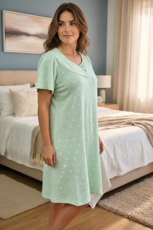 Batola mujer ojaletes manga corta tela acanalada verde Paulinas