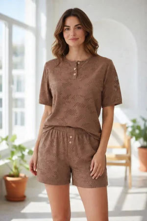 Conjunto short mujer perilla botones tela ojalillo cafe Paulinas