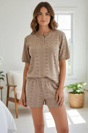 Conjunto short mujer perilla botones tela ojalillo cafe claro Paulinas