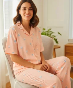 Pijama mujer pantalon cuello clasico botones frontales tela acanalada mandarina Paulinas