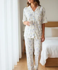 Pijama de pantalón largo para mujer color amarillo en tela acanalada | Paulina's
