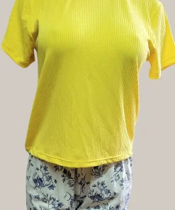 Blusa amarilla multiusos para mujer de manga corta y cuello redondo en tela rib en oferta